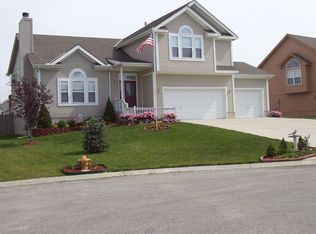 1304 SE Dalton Cir, Lees Summit, MO 64081