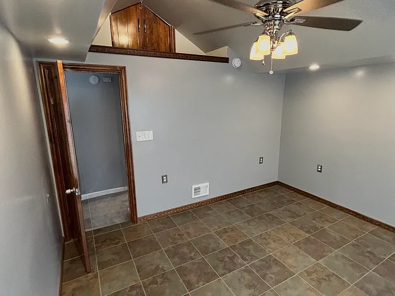 614 Warren St — Photo 31