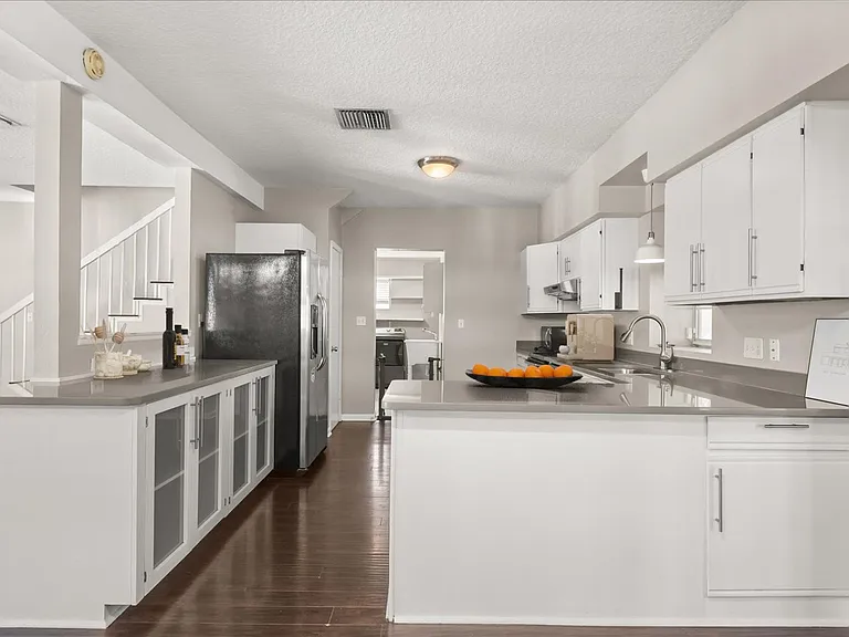 742 N Westmoreland Dr — Photo 14