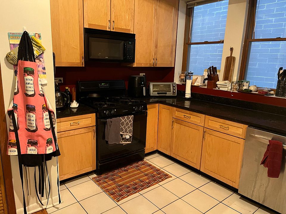 1st image of 1427 N Leavitt St #1