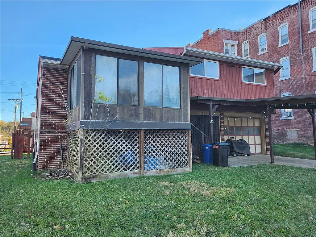 601 Francis Ct photo 1