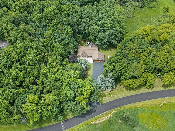 5th image of W13939 Oak Haven Dr