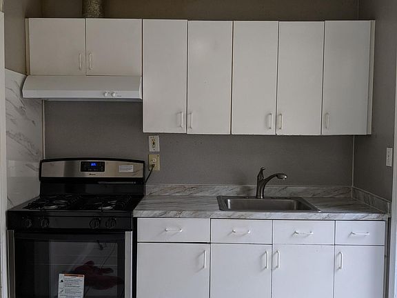 4th image of 315 Higdon Ave #4