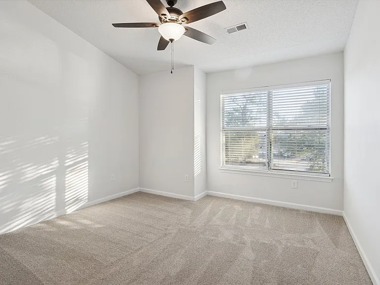 1563 N King St #105 — Photo 15