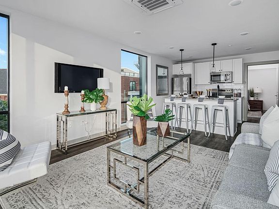 5th image of 1018 Germantown Ave #606