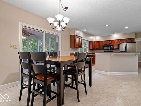 3rd image of 11734 Forest Park Ln