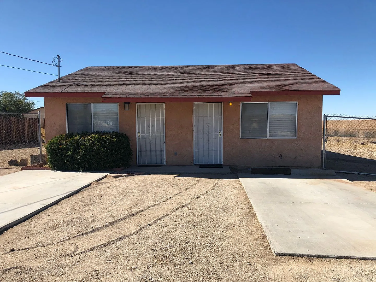 27878 Apache — Photo 1