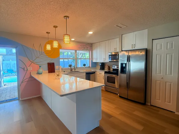 2656 Ridge Ln, Palm Harbor, FL 34684