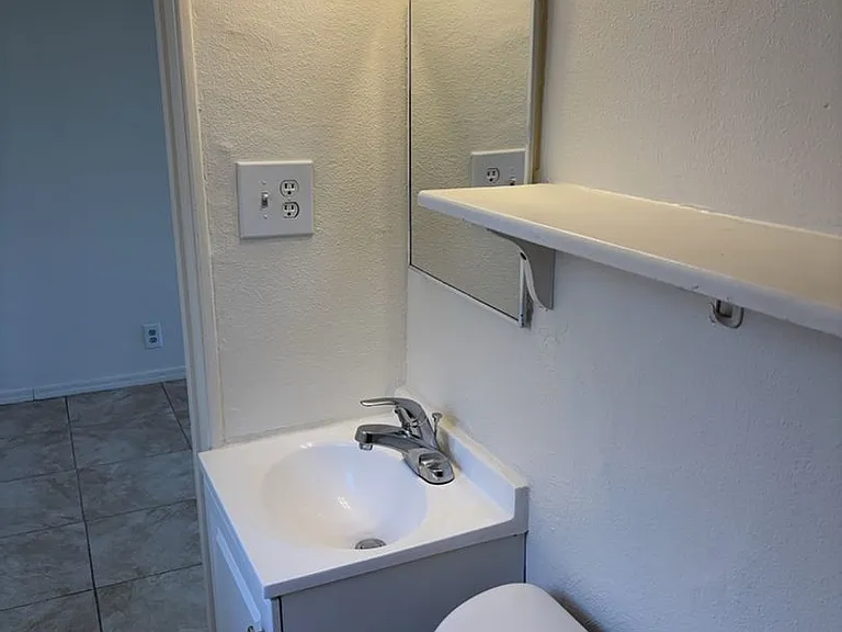 208 W Kelso St — Photo 9