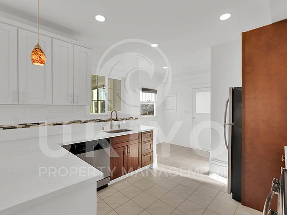 5th image of 800 York St #11324462