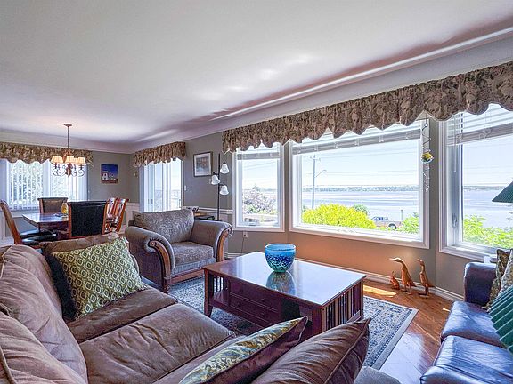 4th image of 28 Lantern Hill Dr