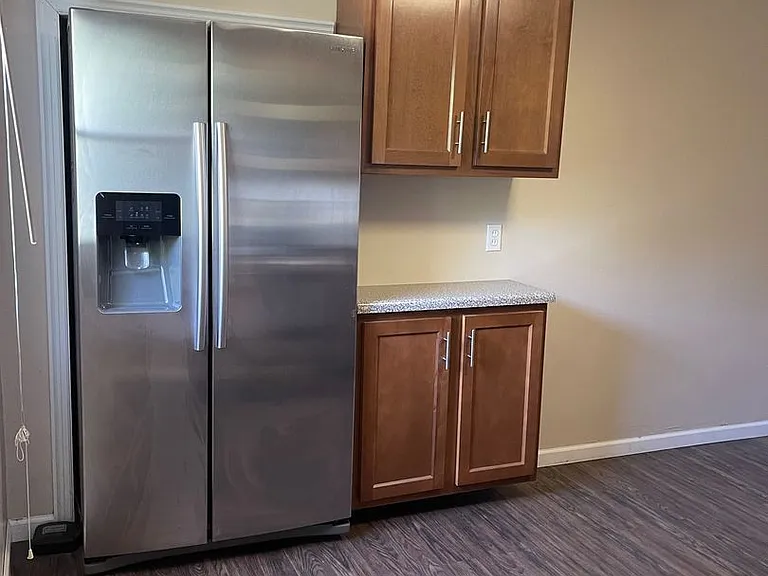 250 Locust St — Photo 5