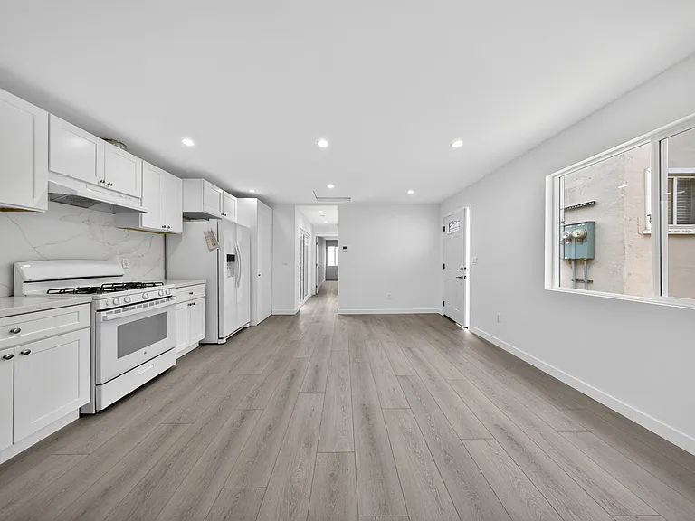 1316 1/2 Carlton Dr — Photo 11