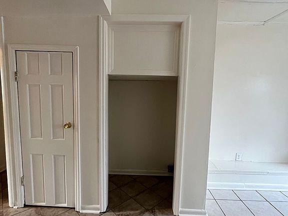 2nd image of 940 Runyon Rd #915