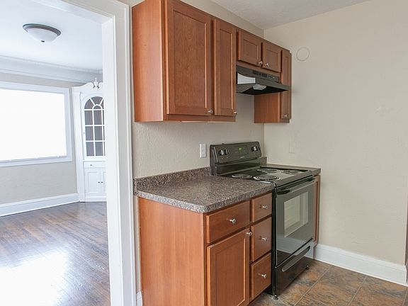 4th image of 3227 James Ave N