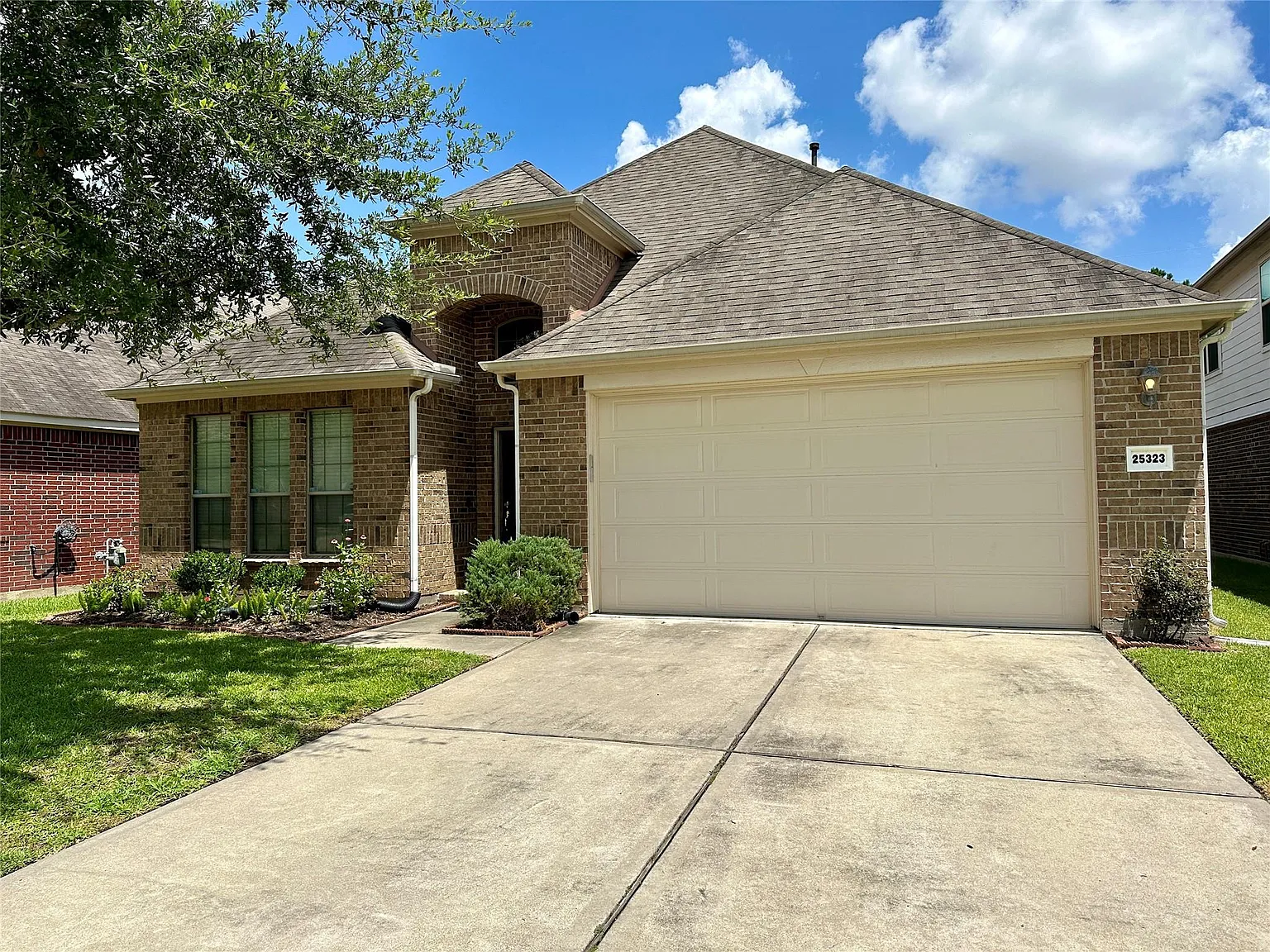 3 bed, 2.0 bath, 2278 sqft, $2,575 — Photo 3