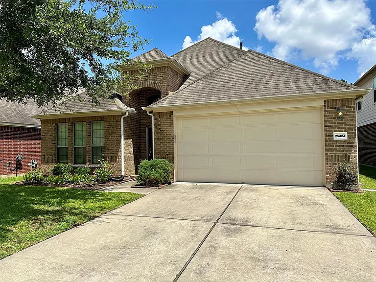 25323 Lisburn Dr — Photo 3