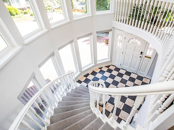 5th image of 348 Seaforth Cres
