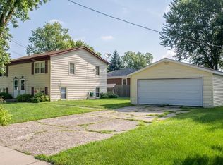 3943 E 28th St, Des Moines, IA 50317