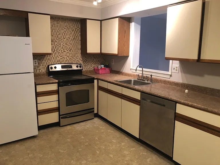 131 Caernarvon Ct — Photo 7