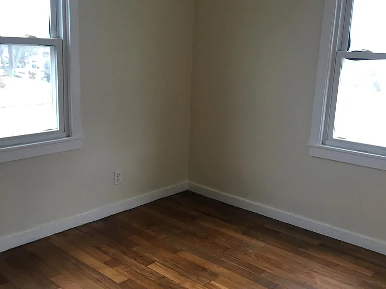 91 Hawthorne Dr — Photo 12