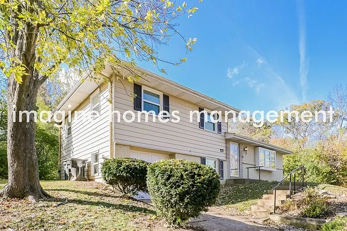 101 Thorncliff Ln — Photo 2