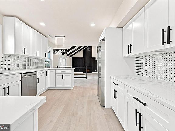 3rd image of 48 Meadowrue Ct