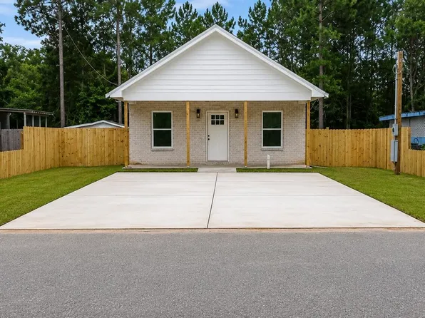 1805 Broadmoor Dr, Gautier, MS 39553