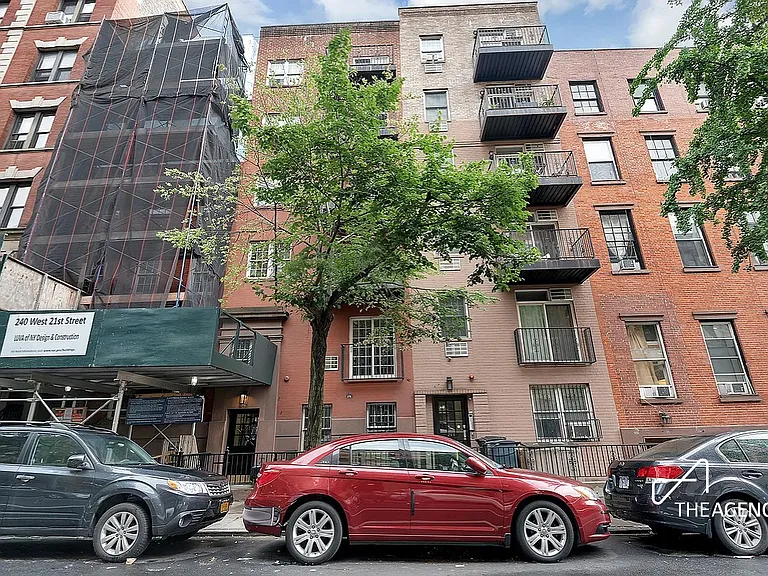 242 W 21st St #A — Photo 9