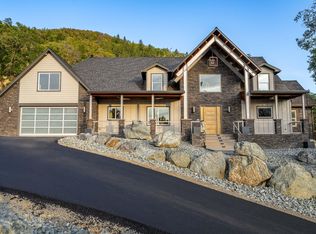 182 Wards Creek Rd, Rogue River, OR 97537