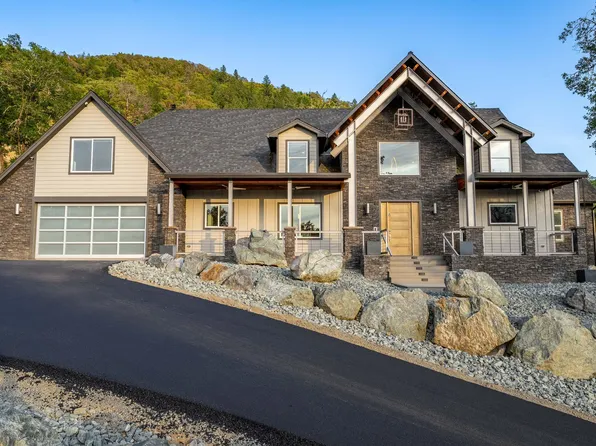 182 Wards Creek Rd, Rogue River, OR 97537