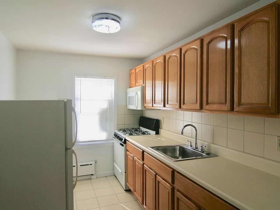 1st image of 19-24 Ditmars Blvd #2