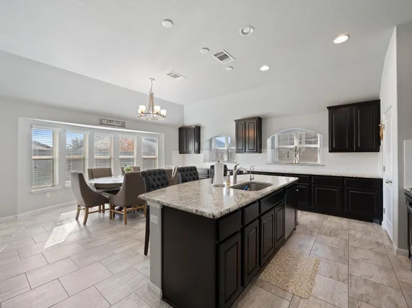 105 W Highfield St, Hutto, TX 78634