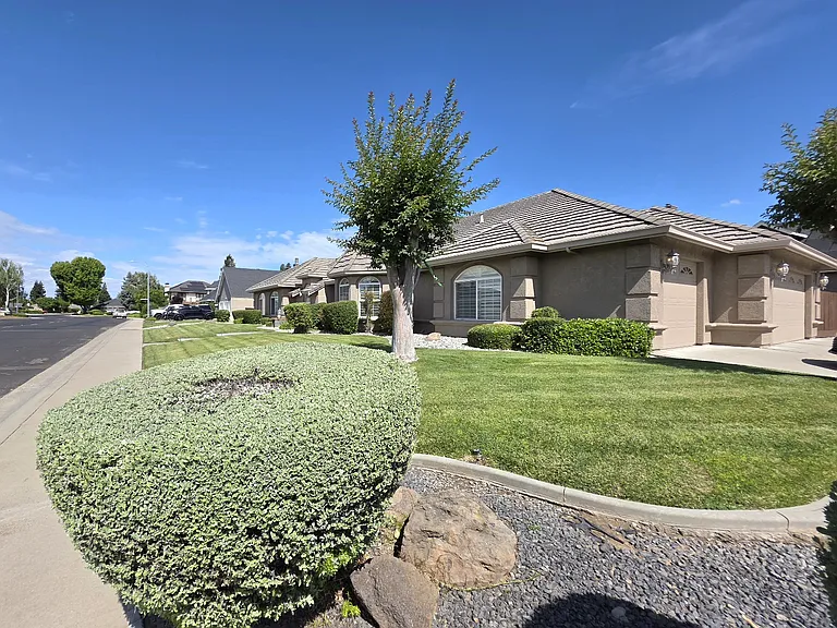 1533 Brookdale Way — Photo 2
