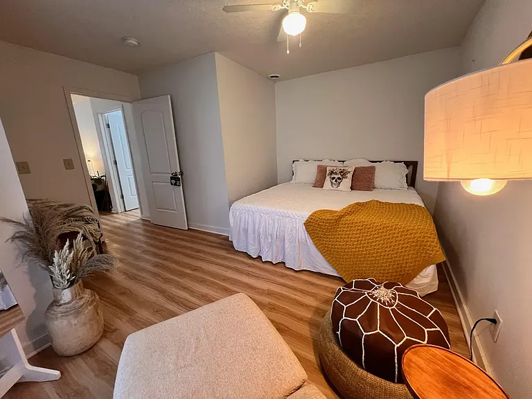 5520 Summit Ave #3 — Photo 10