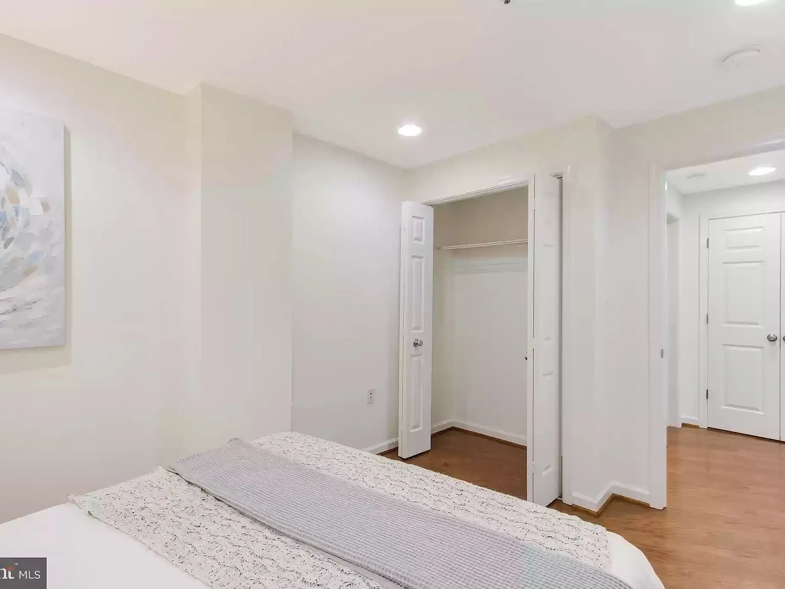 2 bed, 750 sqft, $1,375 — Photo 2