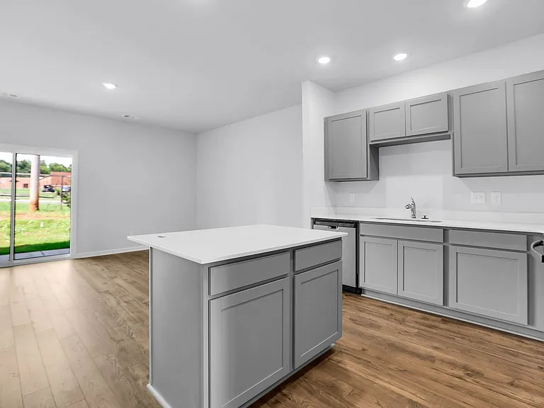 719 Ashbrook Dr — Photo 5