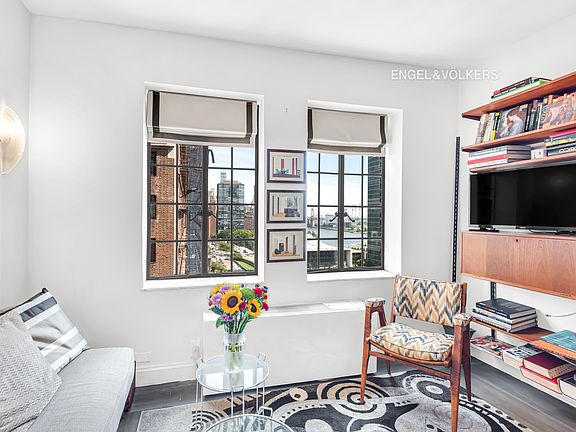 2nd image of 5 Tudor City Pl APT 1301