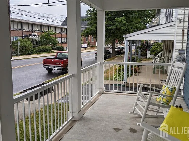 321 Augusta St — Photo 2