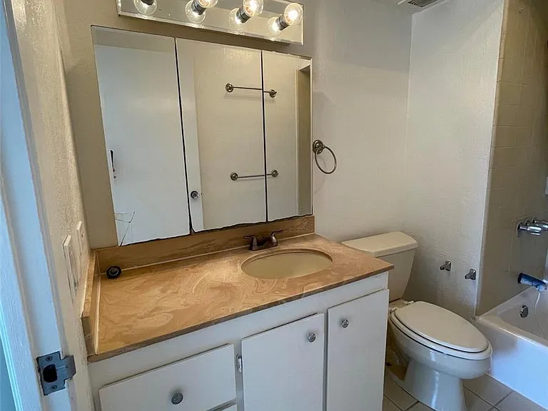 1710 Punahou St #403 — Photo 9
