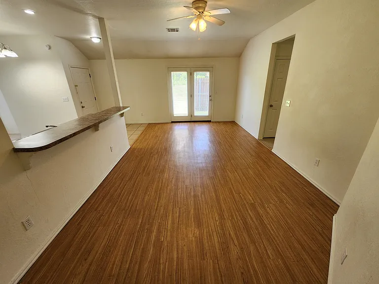 1418 S Mississippi Ave — Photo 3
