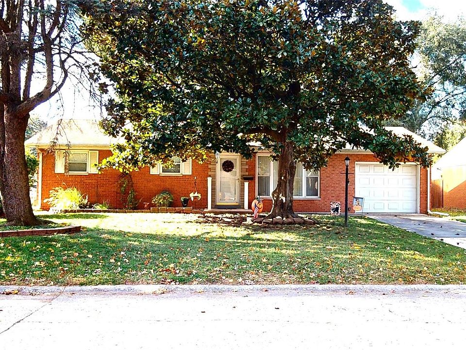 1st image of 29 Cambridge Dr