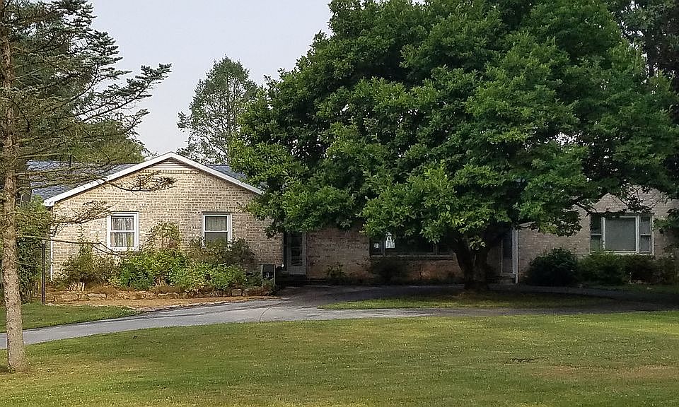 Main house left.  Apt right.