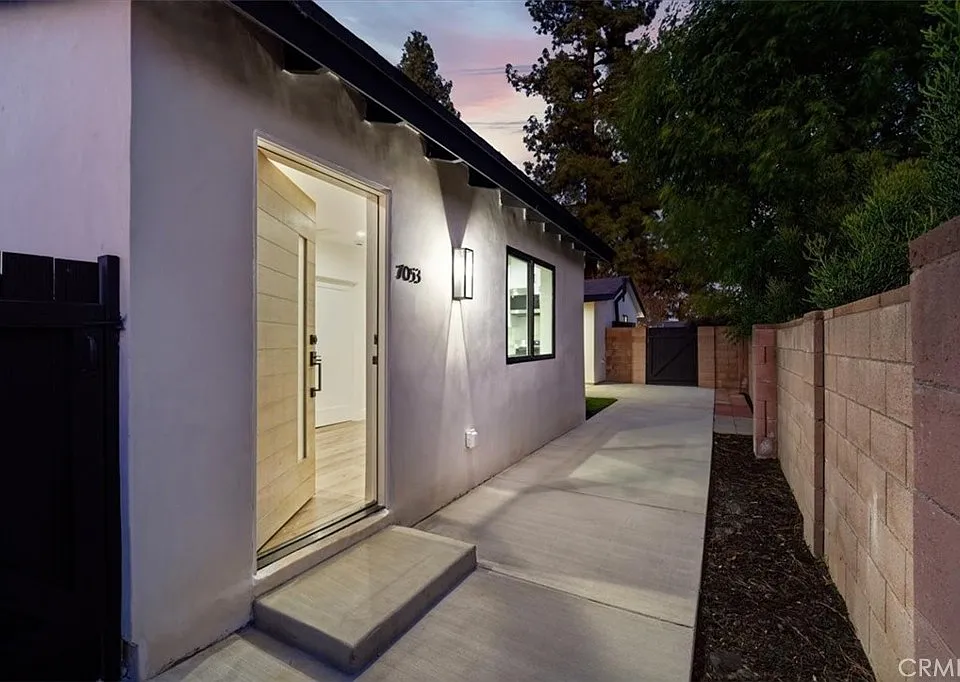 7053 Fallbrook Ave