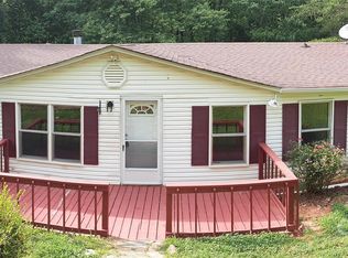 7295 Honeysuckle Dr, Hickory, NC 28602