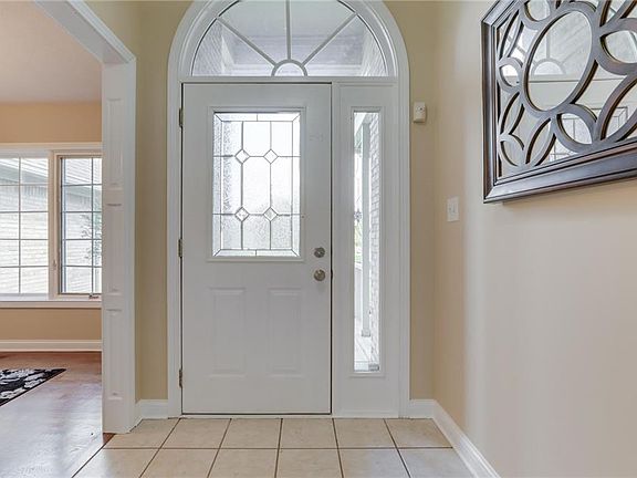 3rd image of 7048 Dickinson Ln