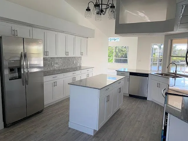 432 SW 20th St — Photo 4