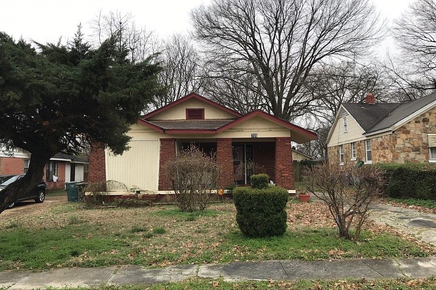 1st image of 709 E Davant Ave