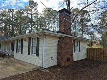 3rd image of 1900 Maxine Ln