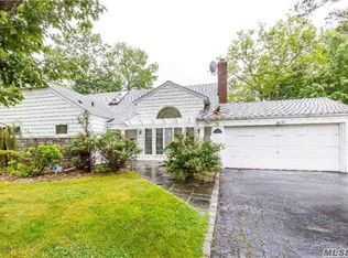 19 Arbor Rd, East Hills, NY 11577